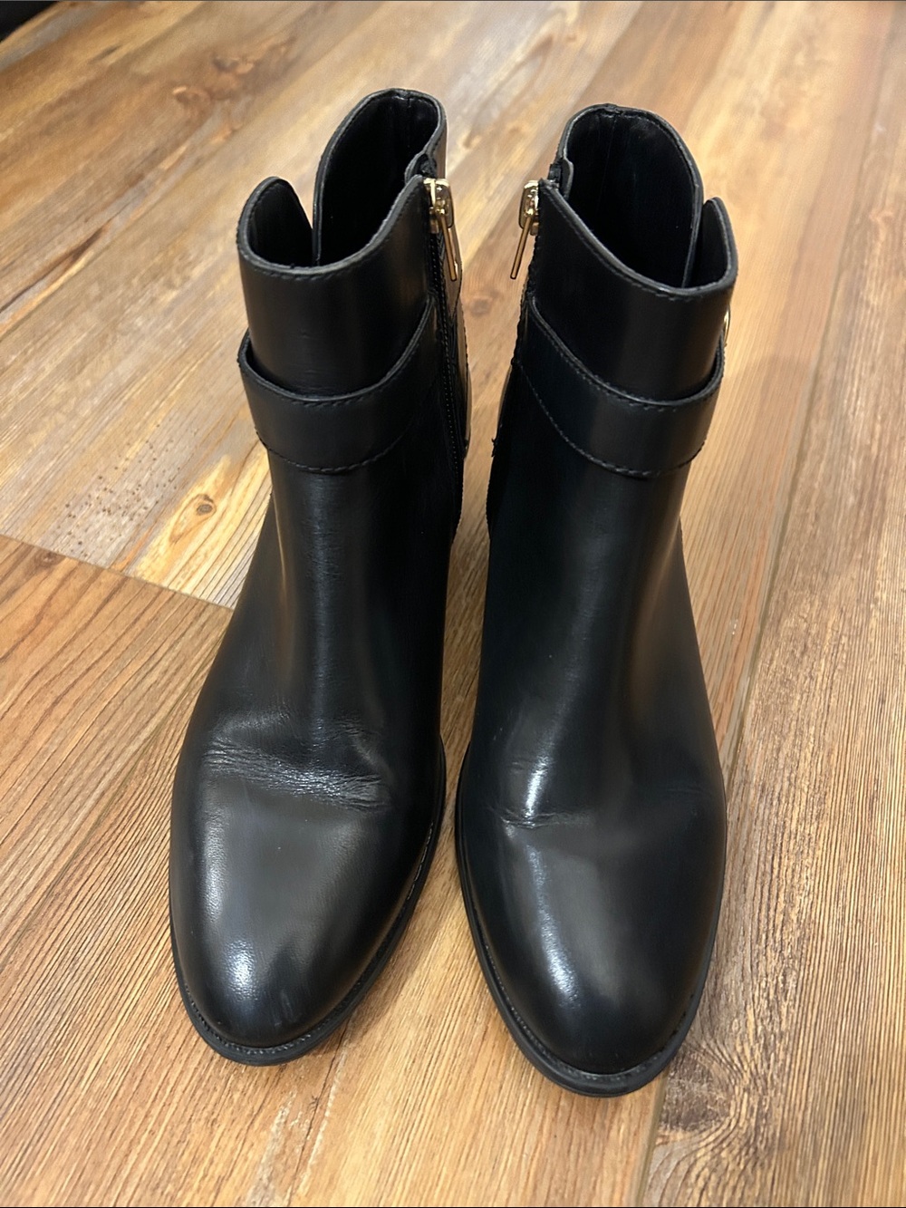 Coach Debi Black Leather Ankle Booties w/ Gold Zip Horse Carriage logo size 5.5
